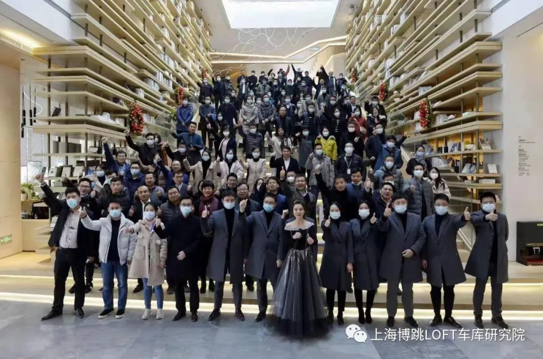 江苏全国一百多人在华侨城汉口道6号参观研讨LOFT专利车库技术！